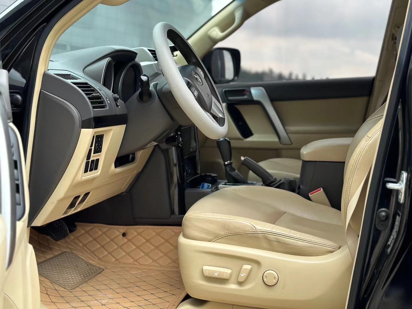 成都平行进口丰田普拉多中东版售价42万起 欢迎试乘试驾