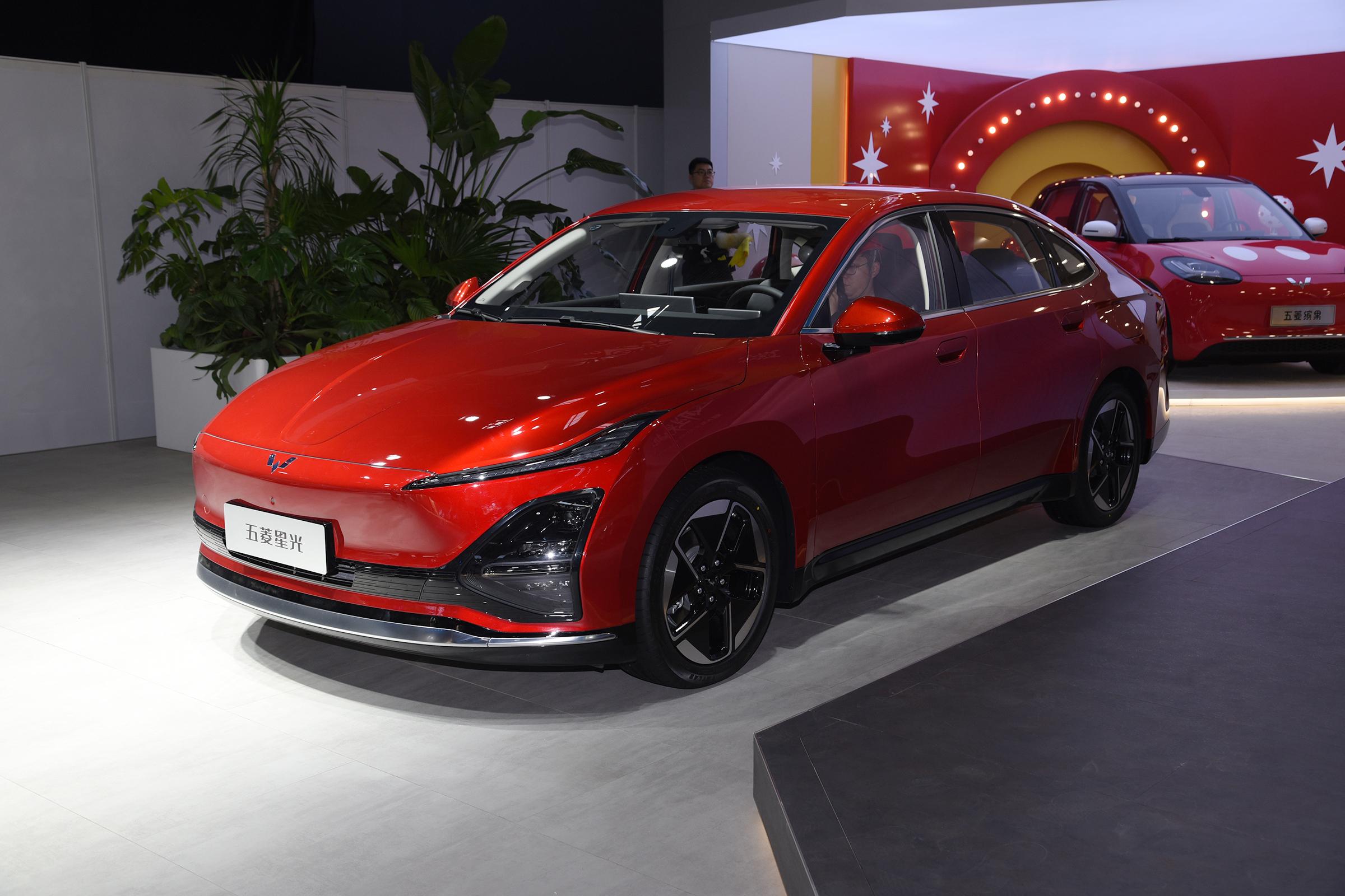 星光L亮相,五菱要继续“收割”小镇青年