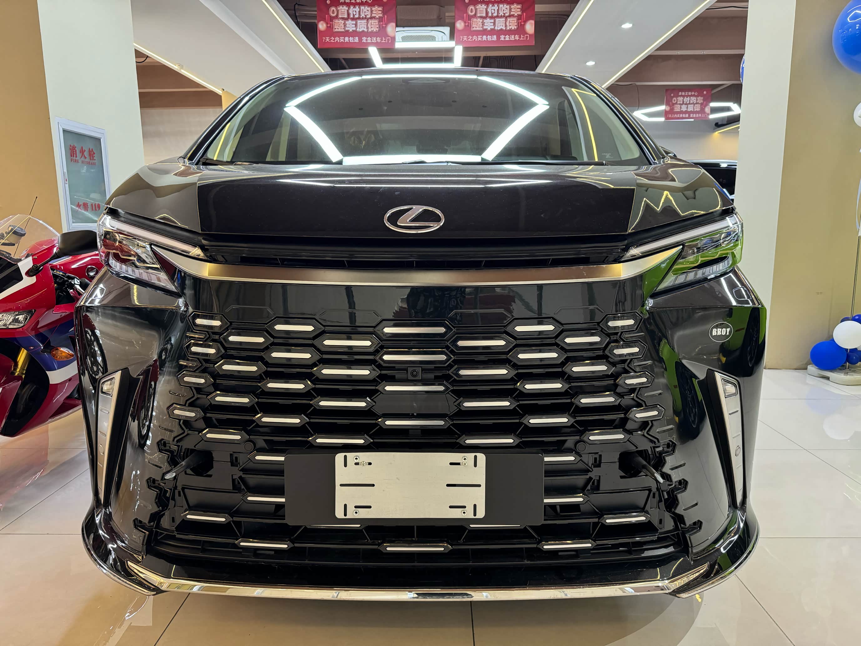 平行进口雷克萨斯LM亚洲版报价122万起 欢迎上门试驾